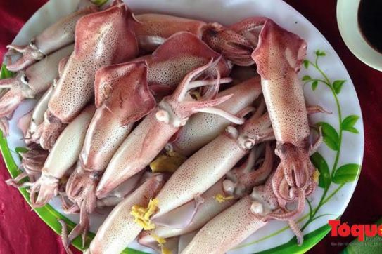 Biển Cửa Lò níu chân du khách mùa 'mực nhảy' ngày đầu mùa du lịch 2019